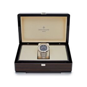 Nautilus 5740/1G-001 'Tiffany & Co.' Perpetual Calendar Moon Phase White Gold Blue Dial (2019) - immagine 2